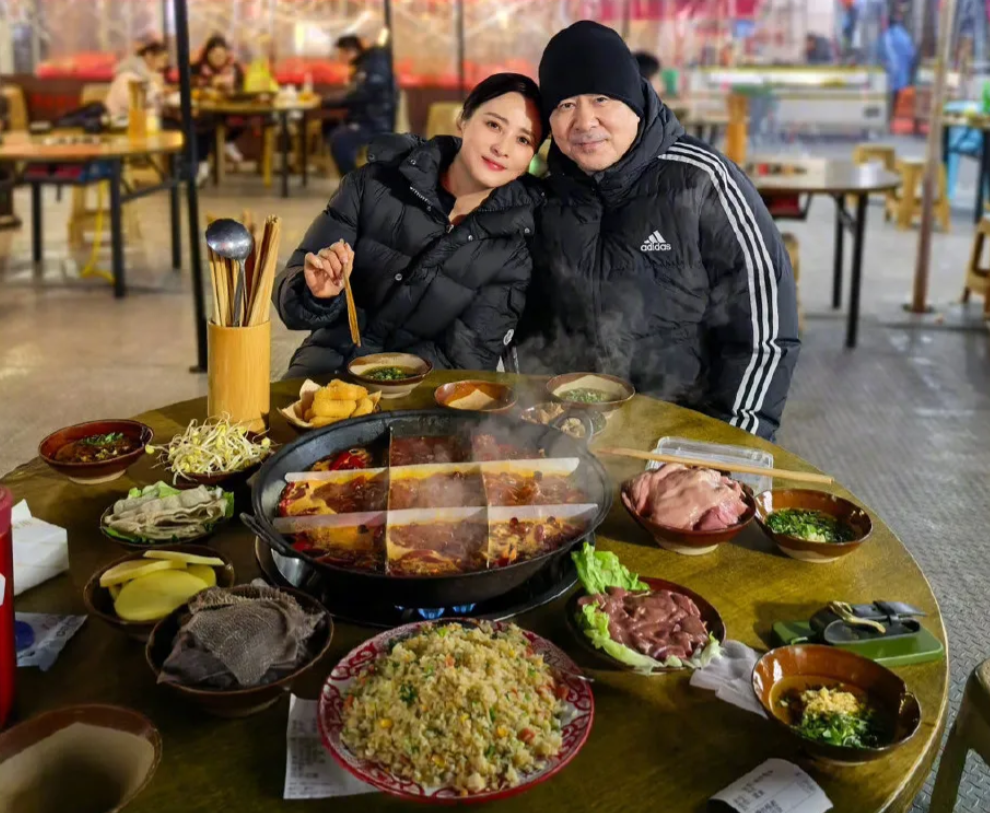 蒋勤勤引发热议！
1月30日，蒋勤勤突然引发了热议，起因是她在社交平台发文晒出请