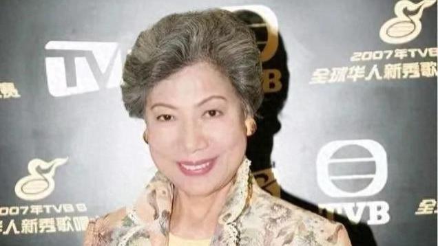 一生未婚，无儿无女，90岁罗兰比琼瑶更清醒：提前办理遗体捐献