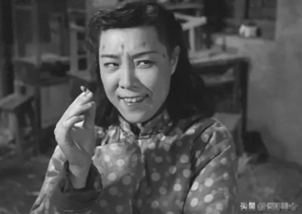 周婷是50年代北影厂的四大“女反派”演员之一，说她是一个伟大的演员，一点也不为过