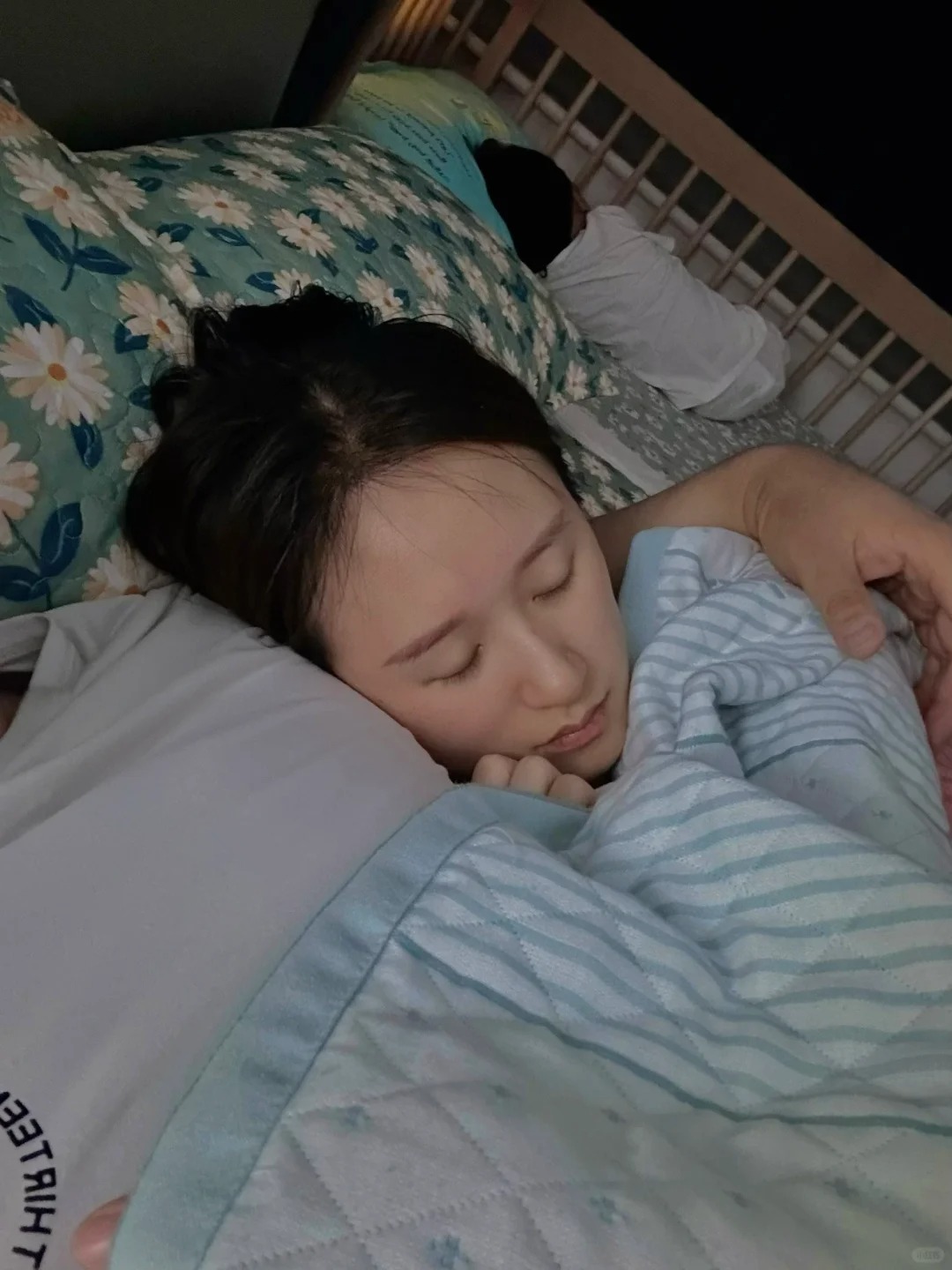 和老婆一块睡觉，发现一件特别神奇的事儿
跟老婆一块儿快七年，我发现一件特别神奇的