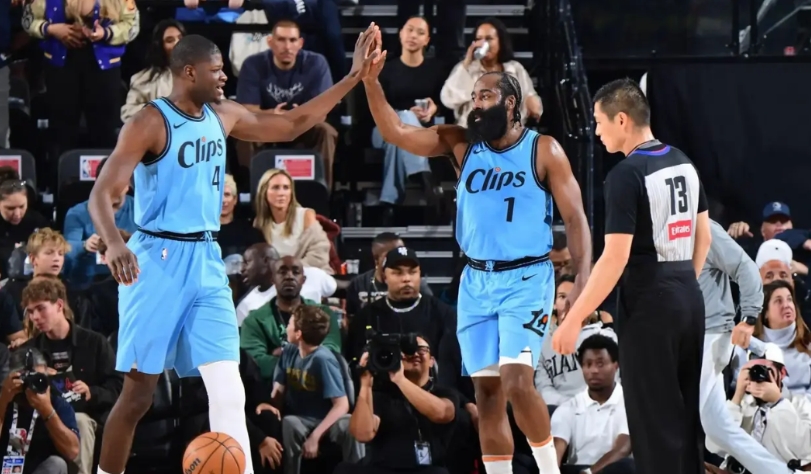 快船年轻中锋班巴真是太听话了，自从我发文建议他在比赛中减少三分出手次数以后，他真