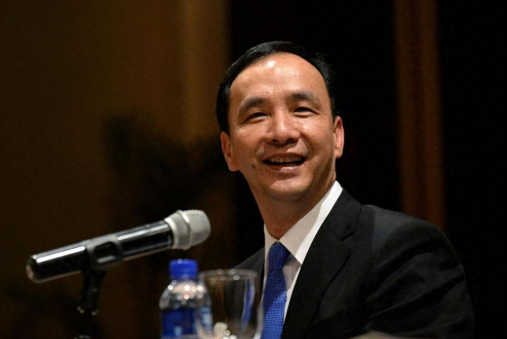 在马英九二度访问大陆之际，朱立伦“技术性请假”缺席国民党的这次消息宣布，改由国民