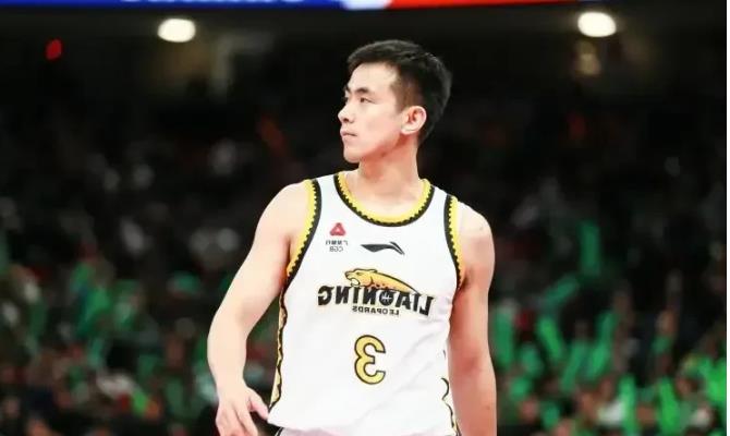 本赛季赵继伟已经严重退化的！！

上赛季场均15.1分3.7篮板8.6助攻，投篮