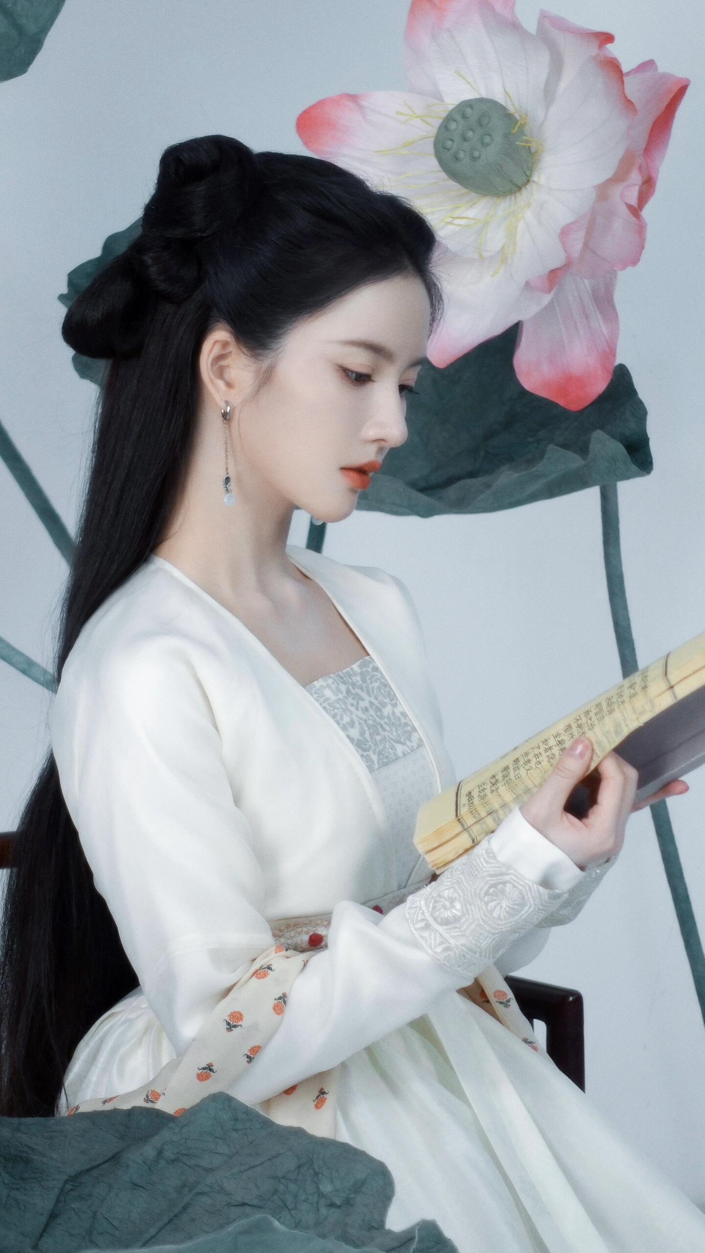 刘些宁——美艳不可方物