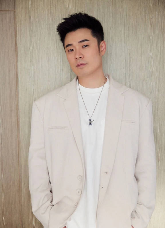 陈赫豪宅遭暴雨洗礼，豪宅秒变“水帘洞”！