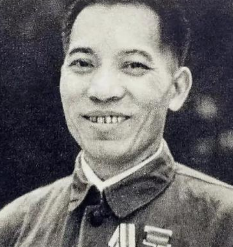 1979年，我军攻打越军炮台受阻，打了100多发炮弹，都攻不破，这时，一个炊事员