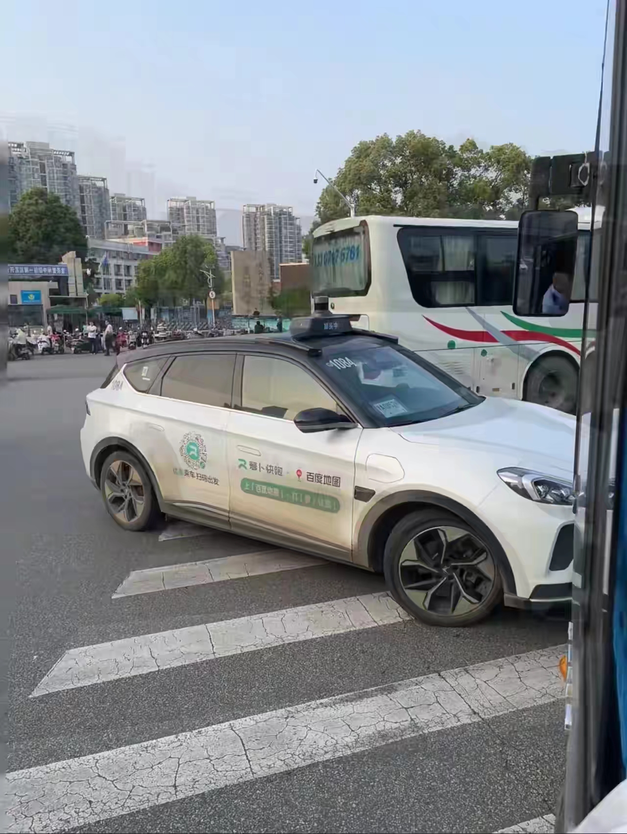 萝卜快跑差评满天飞，缺点有这8个
1.无法灵活应变，遇到拥堵交通就跑不动了。
2