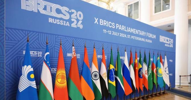 俄罗斯迫不及待了！
俄罗斯联邦委员会主席瓦连京娜∙马特维延科表示，希望10月在喀