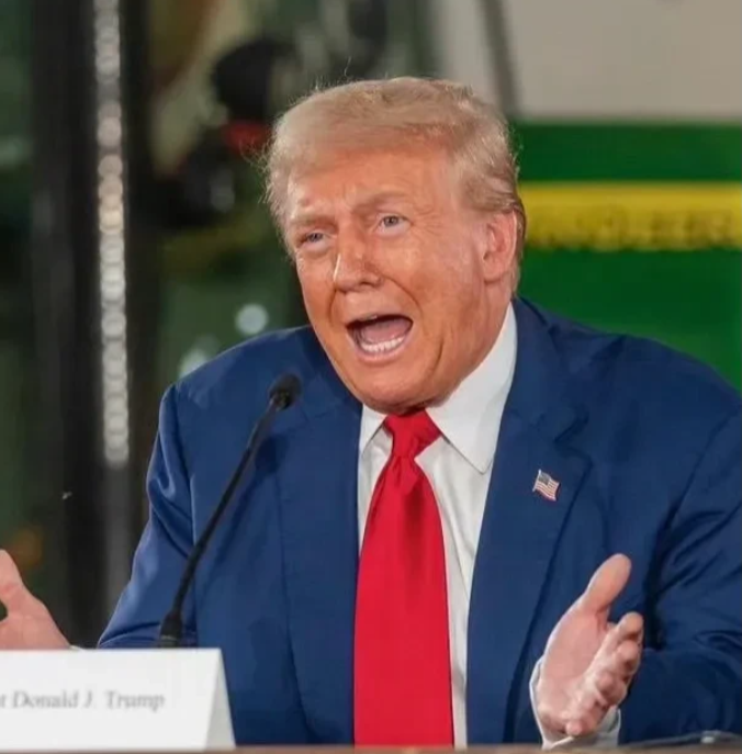 突发消息！特朗普首次针对泽连斯基提出公开批评。美国当选总统特朗普在最新的表态中称