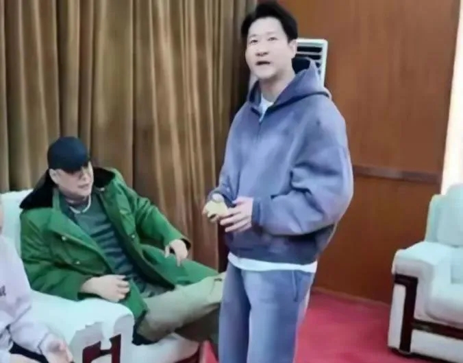 郭德纲偏心？

 老郭力保曹云金！这关系，杠杠的！刘云天？就是个挂名弟子，真师父
