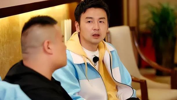 雷佳音大学时陈赫瞧不起我，见面都躲着走，我农村人，就这样！