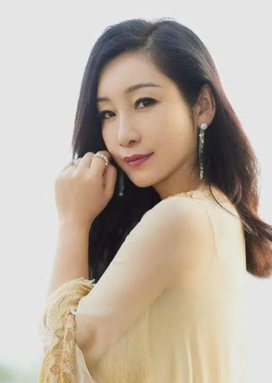 秦海璐暴怒质问导演：你自己吃过吗？