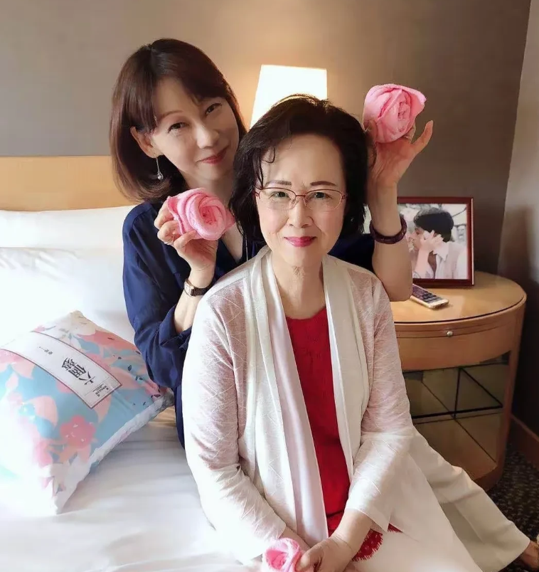 琼瑶和儿媳妇何琇琼的婆媳关系如何？

琼瑶去世后的第二天，何琇琼首次发声∶思念常