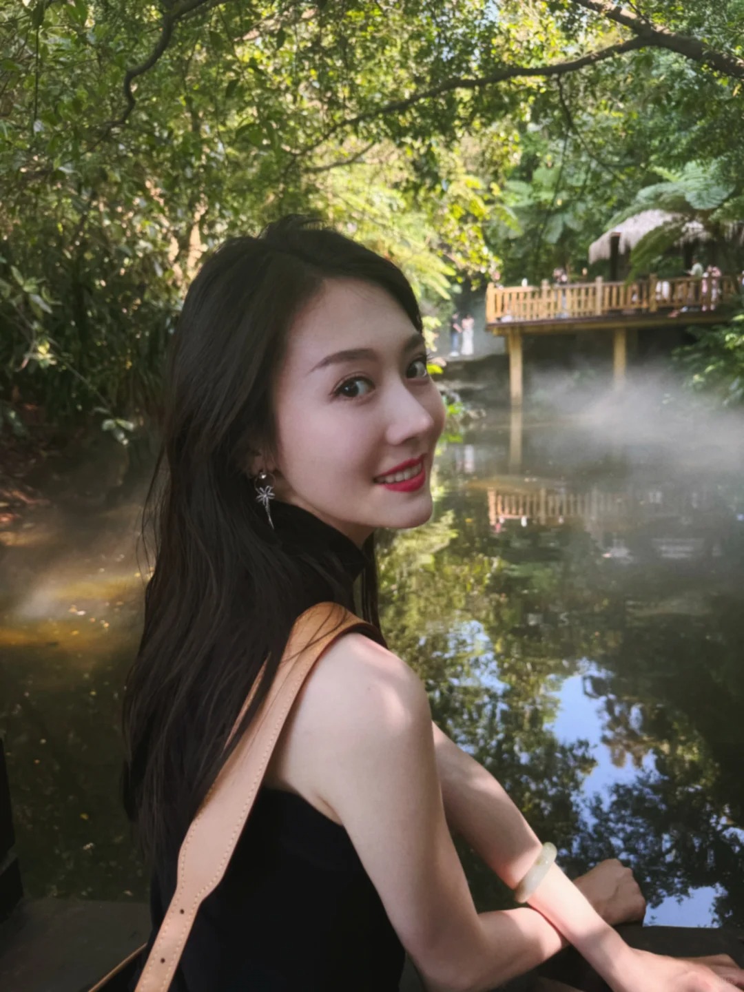 厦门的热带雨林深度游
二刷厦门植物园，西门进西门出，热带雨林区看到了很美的丁达尔