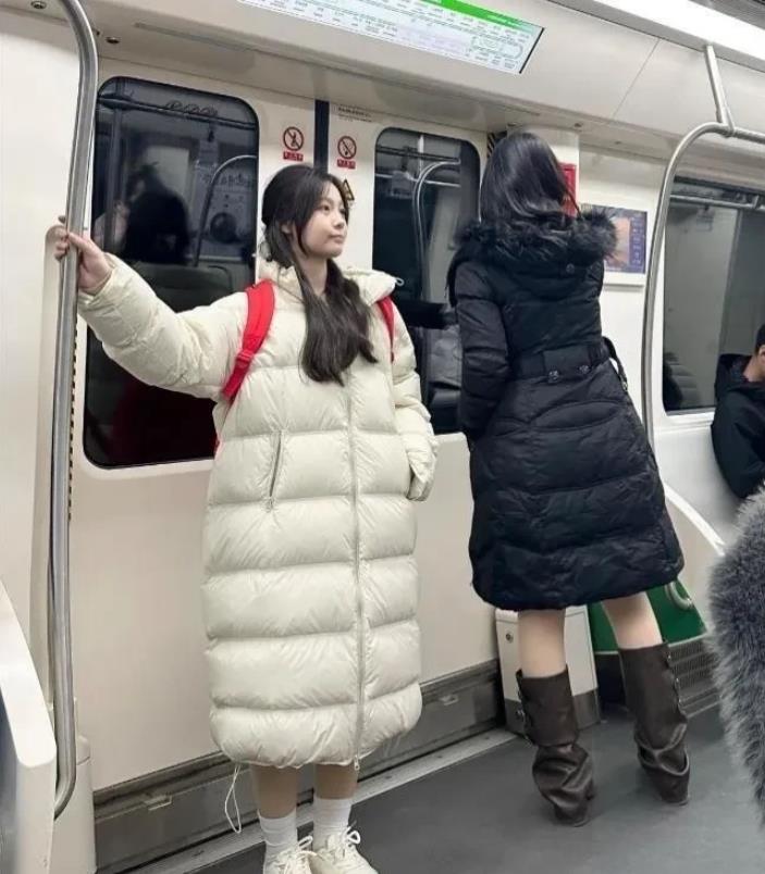 黑的显瘦，白的显白~~你喜欢什么颜色？
