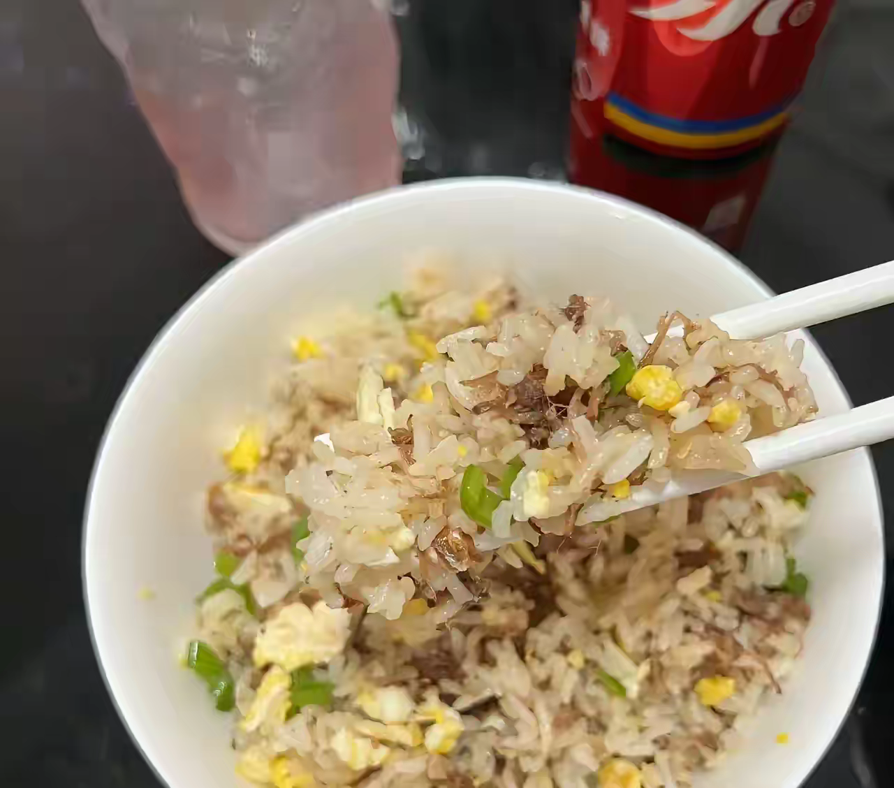 弱弱地问大家一个问题！中午吃饭，老公做了一份炒饭，我问老公炒饭怎么不放酱油，老公