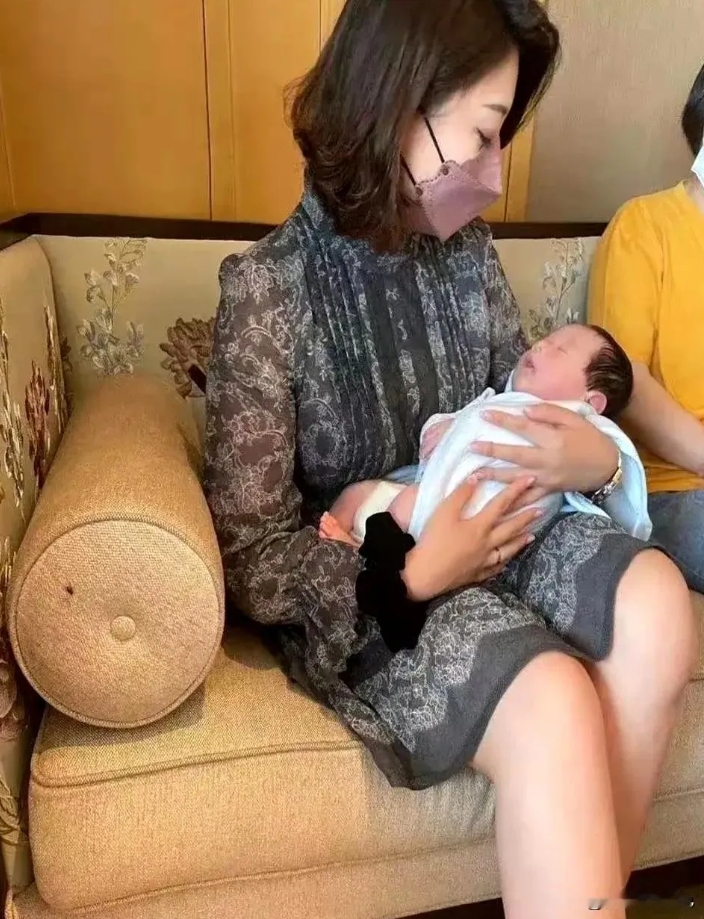 现在的奶奶，气质越来越好。​​​