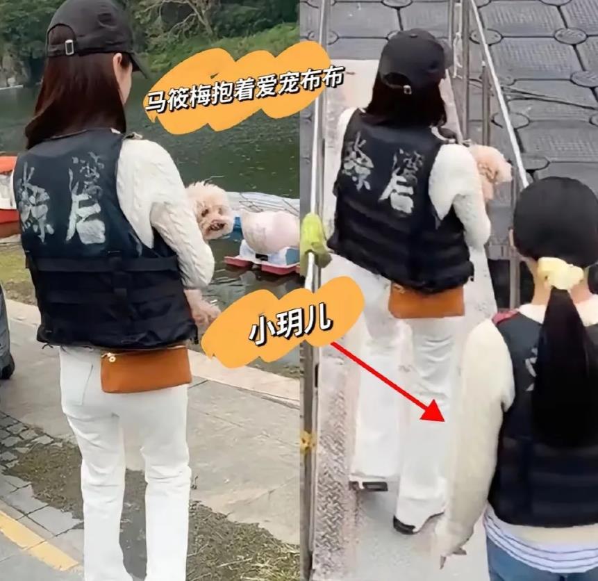 汪小菲带着马筱梅和小玥儿游船，玥儿选择跟马筱梅坐一排，汪小菲在后排看着都很欣慰吧