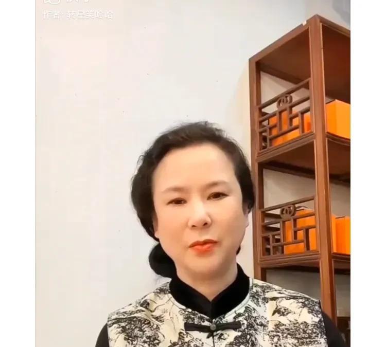 王小华出来辟谣了，离婚的事可真不是这样的！

离婚传言——说是王小华和谢广坤离婚