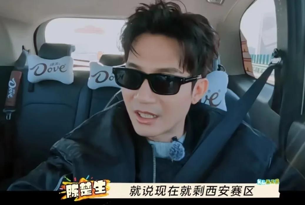 陈楚生说自己当年不想参加《快乐男声》的，但洪涛一直劝自己，然后西安赛区还差个人，