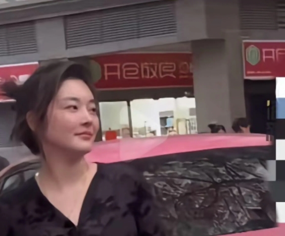 劳斯莱斯被撞事件有了最新动态：货车司机再次发声，表示自己是最无辜的一方，

从未
