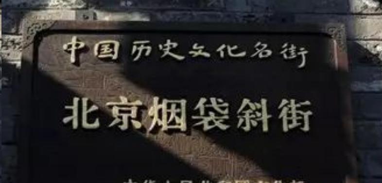 1969年的一次会议上，毛主席看了正在抽雪茄的李先念很久后，说道：“先念啊，你抽