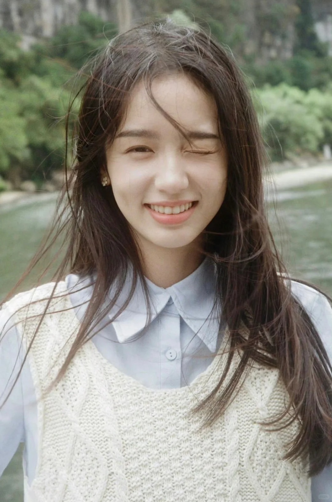 好多朋友说我有点像周也
碰瓷一下（低配版 仅娱乐）