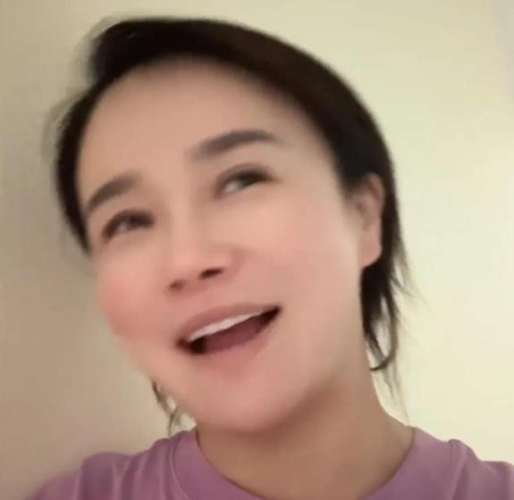 冉莹颖曾活跃于体育、时尚圈，因丈夫邹市明备受关注。此前她遭“败家”指责，没想到1