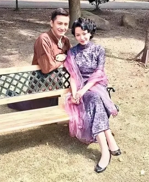 实话实说，能把这两位明星认识，说明你手机真的真的没有白看。