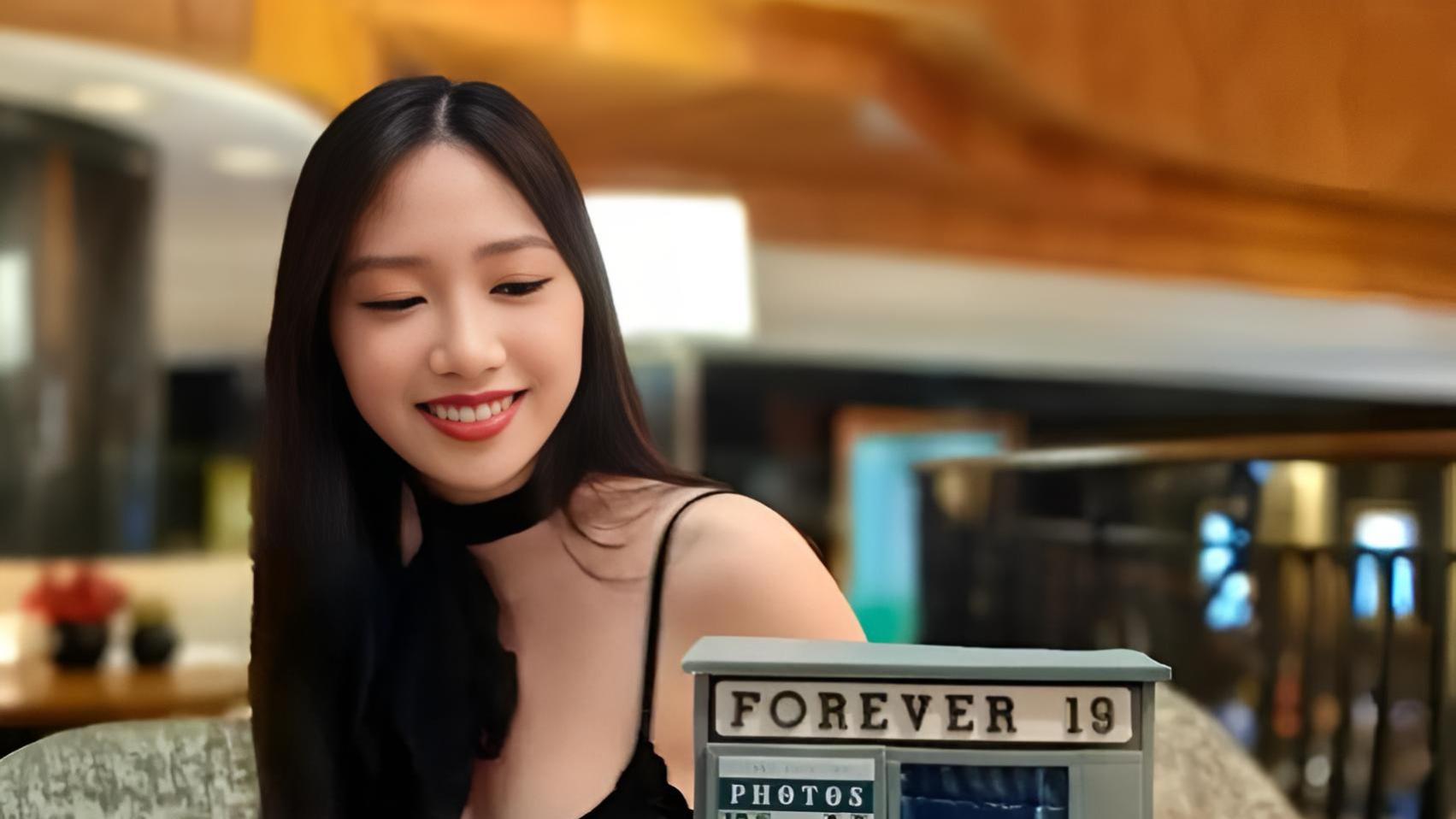甄子丹为女儿Jasmine甄济如庆祝19岁生日！