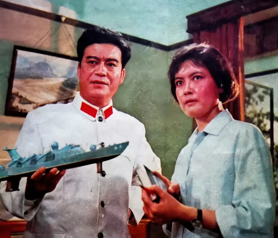 我敢说，看过下面这两部电影，并能记忆深刻的朋友，肯定过60岁了。我是1976年看