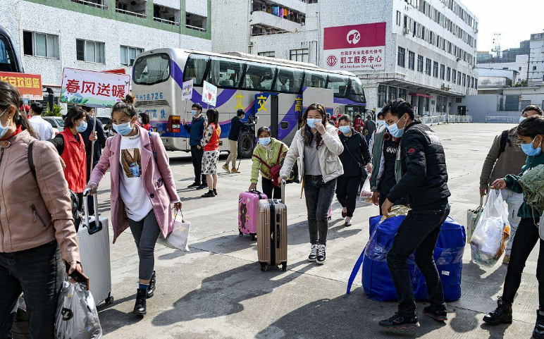 泰国预计近77万中国游客将入境，胆真肥啊，还敢去？
据界面快讯2025年1月16