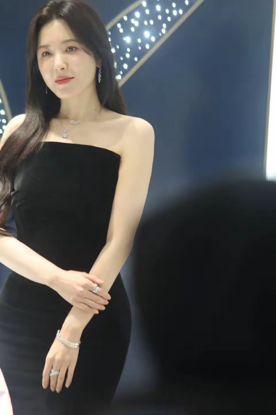 曾黎阿姨活动现场无美颜无滤镜自然拍摄！


