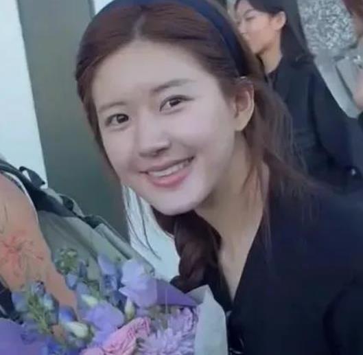 人家露思恢复快了，也有人吐槽。
 
演技不错的女孩，现在生病了，大家就少说吧。让