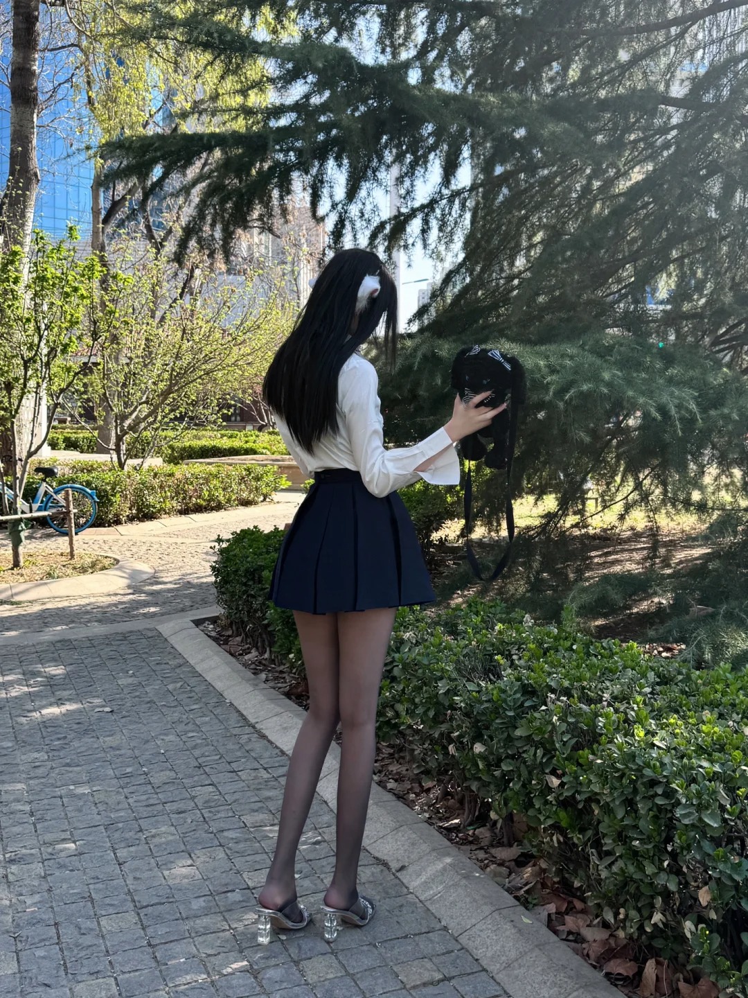 187cm/61kg 春日jk～黑丝穿搭
今日搭配了适合夏日的轻薄黑丝🖤