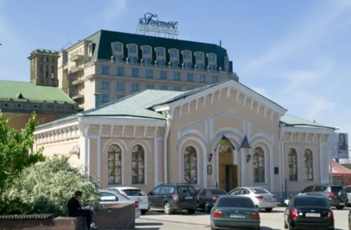 俄乌冲突爆发到现在，俄罗斯要乌东四个地区和克里米亚半岛主权，老美要乌克兰百分之五