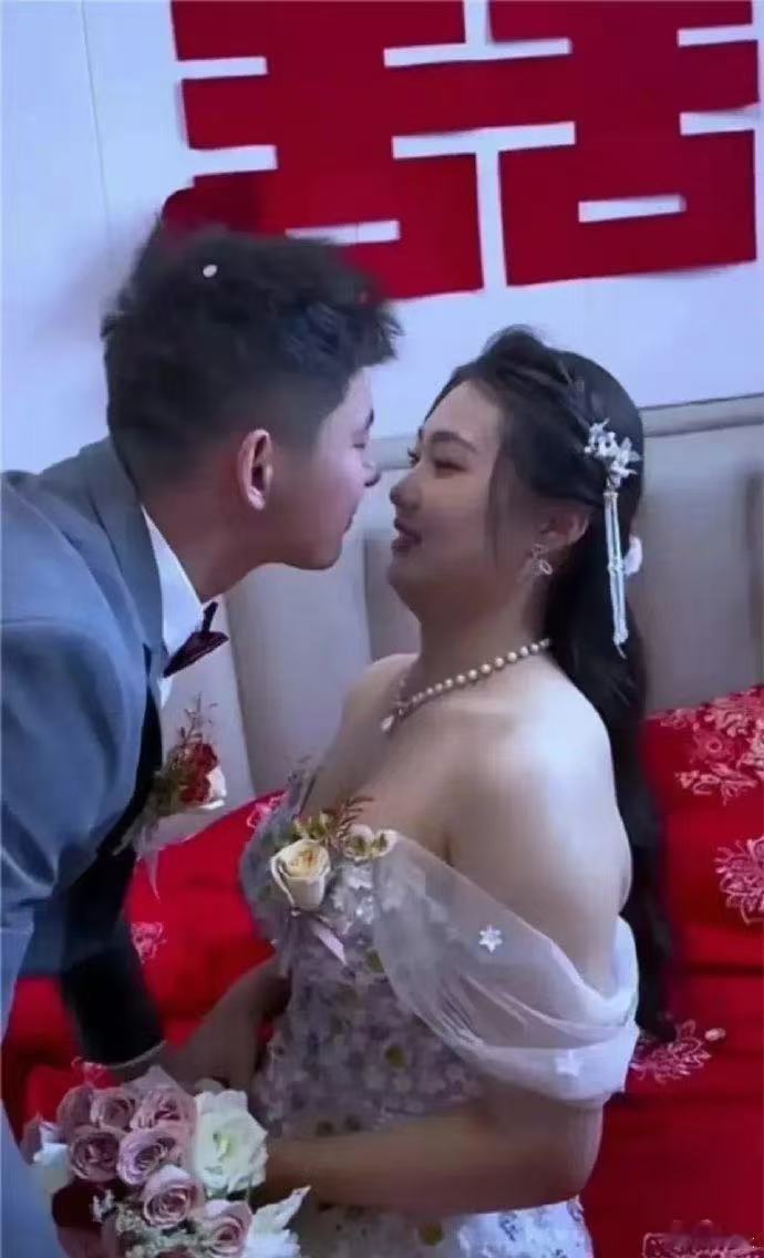 新娘这身材属于微胖界极品了吧哈哈哈