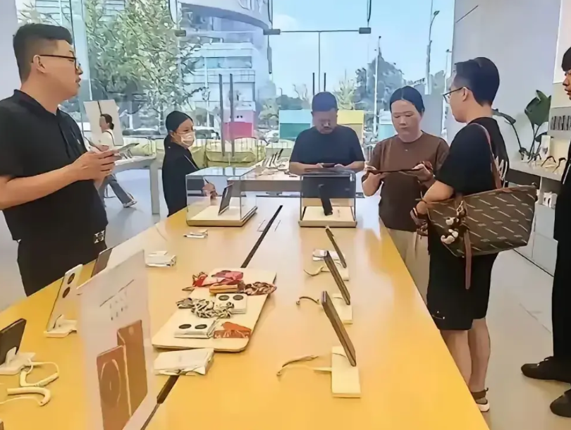 华为，这操作，必须点赞！
华为“以旧换新”，我有“三”个没想到：
1、没想到，华