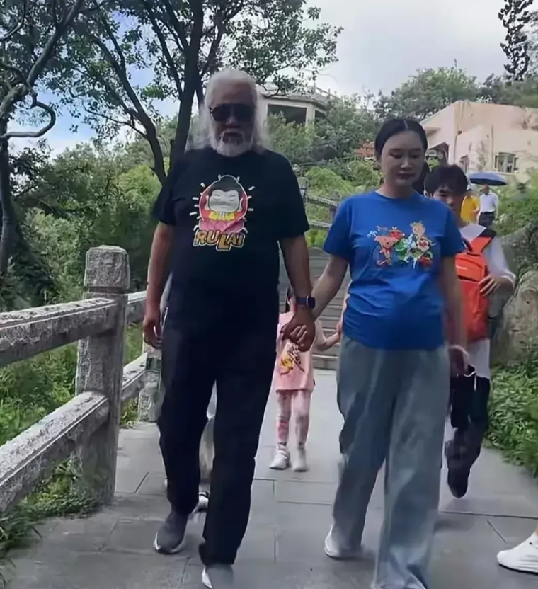 最近，知名导演张纪中因为在网上恶意曝光了他前妻樊馨蔓的私人信息，还不道歉，结果被