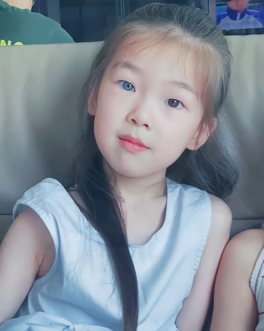 江西的这位异瞳妹妹真是让人羡慕