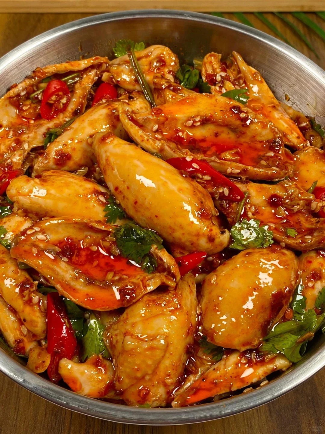 家人们，快去试试这道柠檬手撕鸡，酸酸辣辣的很开胃.吃一口就停不下来啦，又香又嫩，