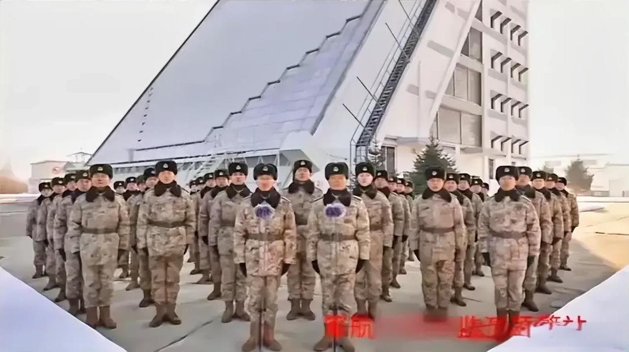 这款大国重器的探测距离得有多远？
单阵面超大型战略预警雷达首次公开亮相，估计一个