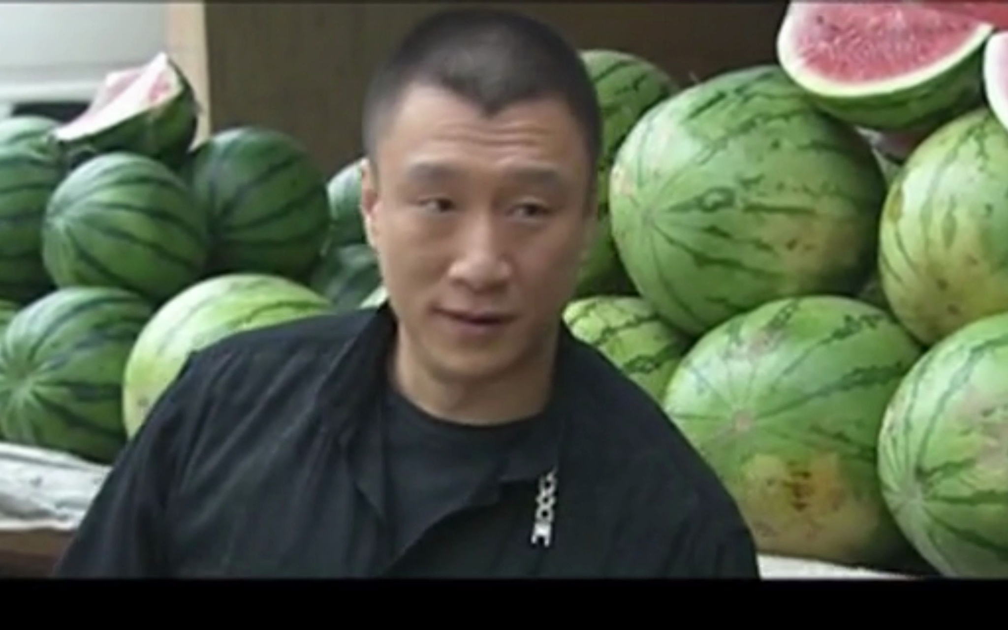 《征服》是孙红雷的成名作，但他却表示：“采访可以，别聊征服，提都不要提。”
一是