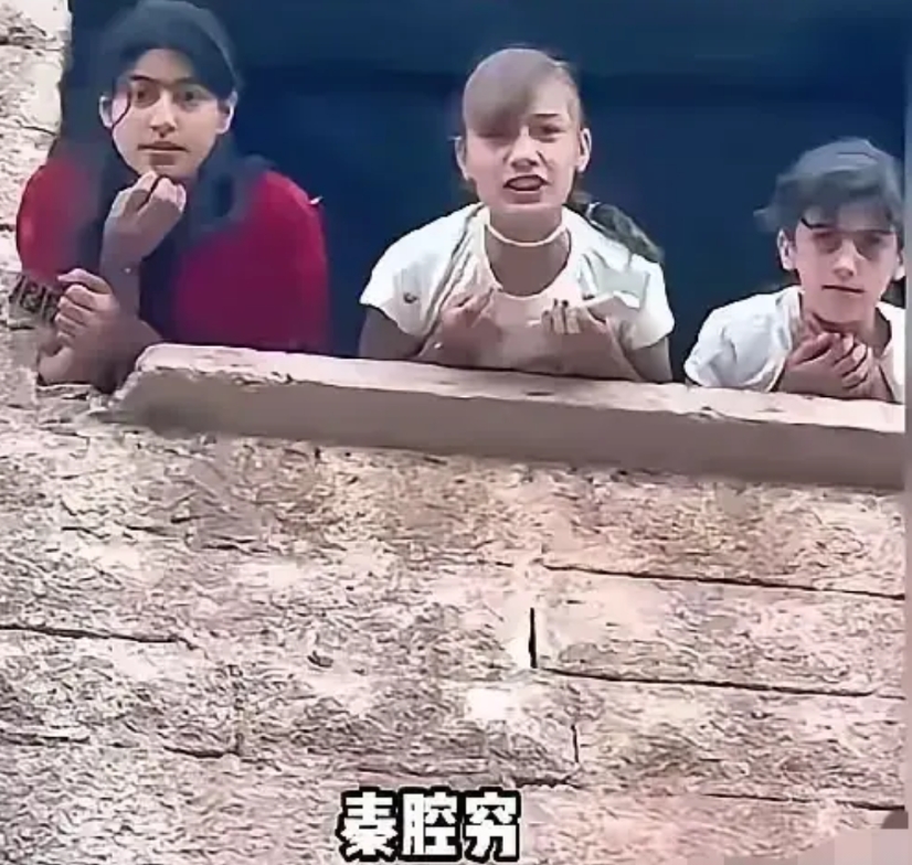 以前看到叙利亚的孩子，中国人善良淳朴，感觉他们特别可怜，遇到身处危难中的叙利亚人