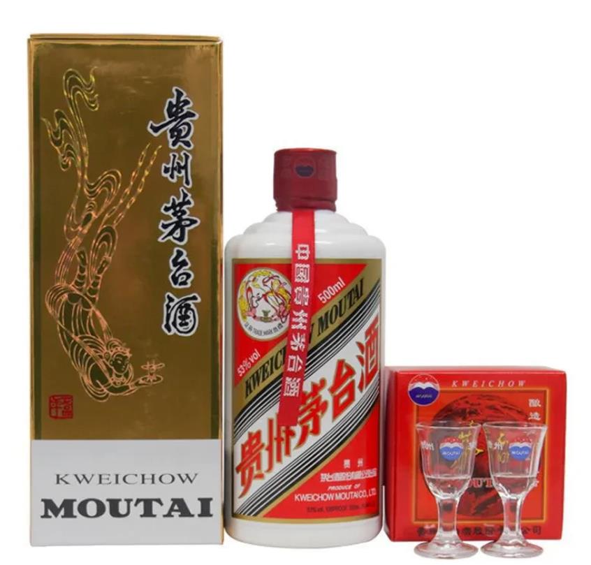 广东清远，一群家长乘坐大巴车陪着各自的孩子外出毕业旅行时，在当地购买了6瓶茅台酒