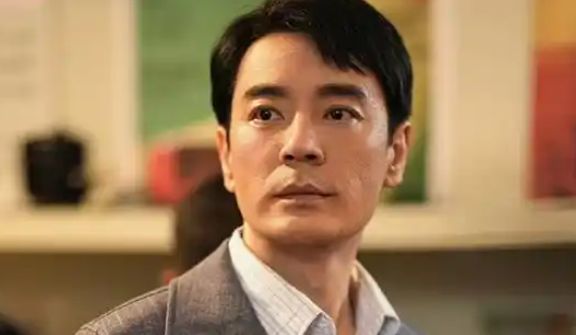 《小巷人家》这部电视剧里面，要说最为令人无语的当属庄超英这个“愚孝男”