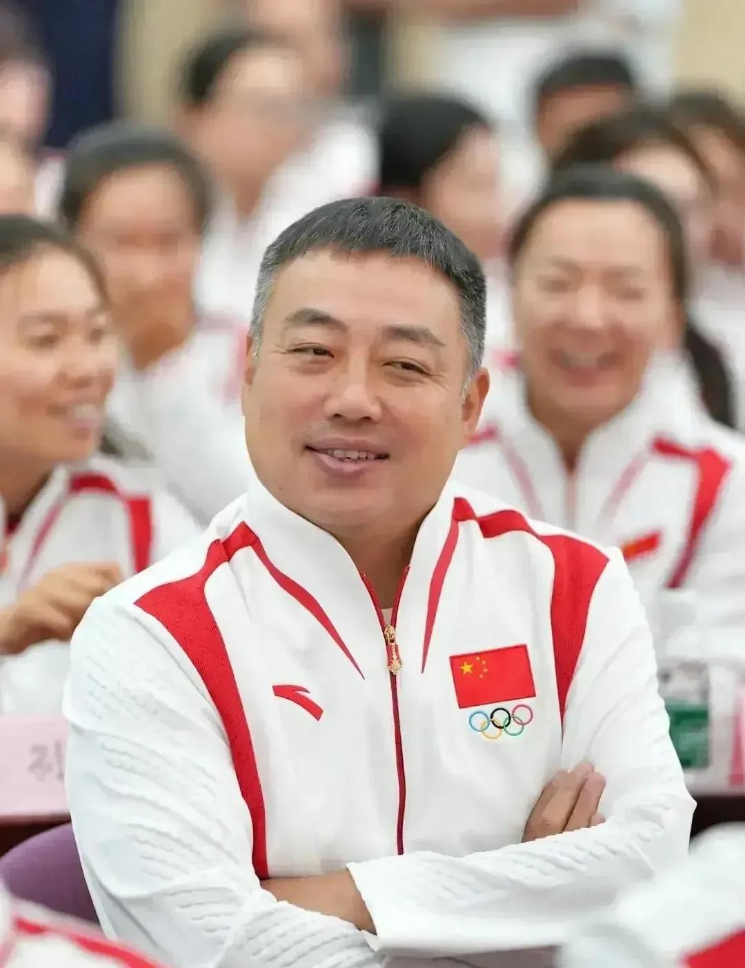 刘国梁估计气得头顶都要冒烟了 这段日子他被烦心事围得水泄不通，简直一个头两个大。