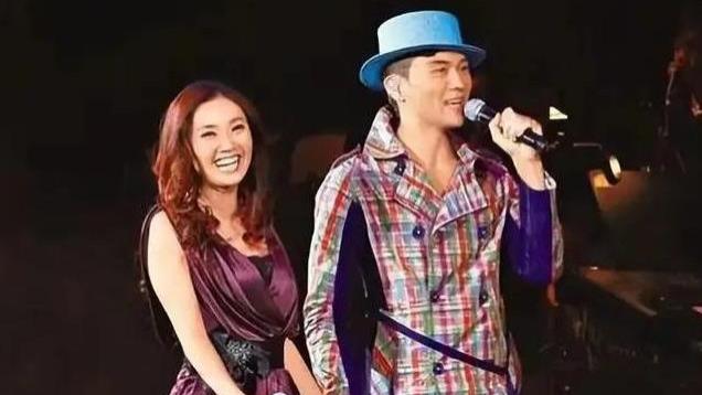 她破口大骂张智霖，后嫁给演员的许秋怡，这半生值得了