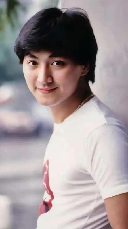 何家劲：技与歌喉并重的全能艺人