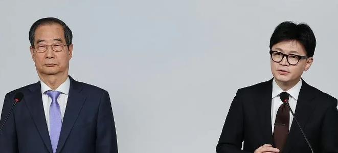 韩国好乱！
执政党内部下架了尹锡悦，然后，
总理和党魁代表尹锡悦行使权力，在野党